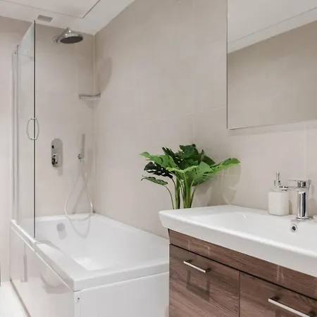 Elite Mercury Towers 1bed By Homely *